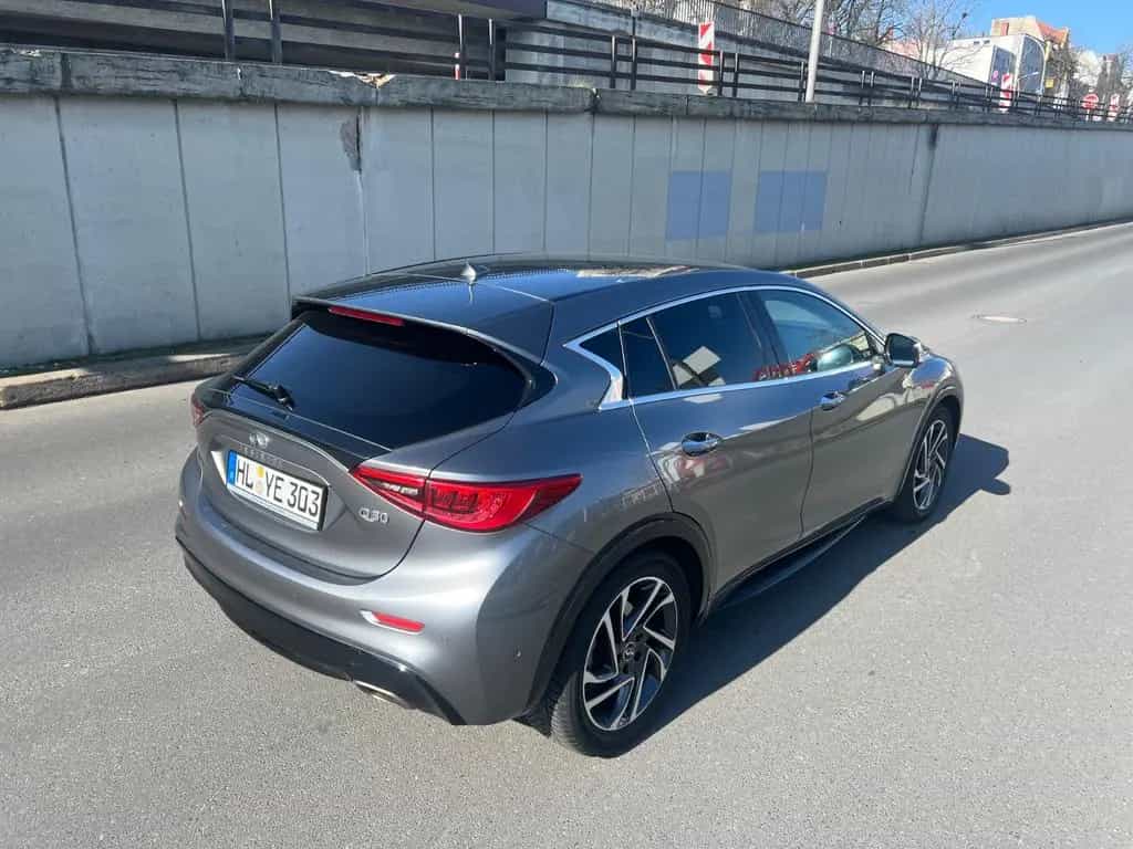 Infiniti Q30 1.5d FWD City Black Edition 06/2016-photo-2