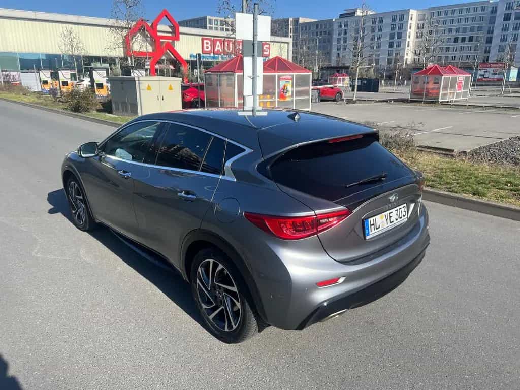Infiniti Q30 1.5d FWD City Black Edition 06/2016-photo-3