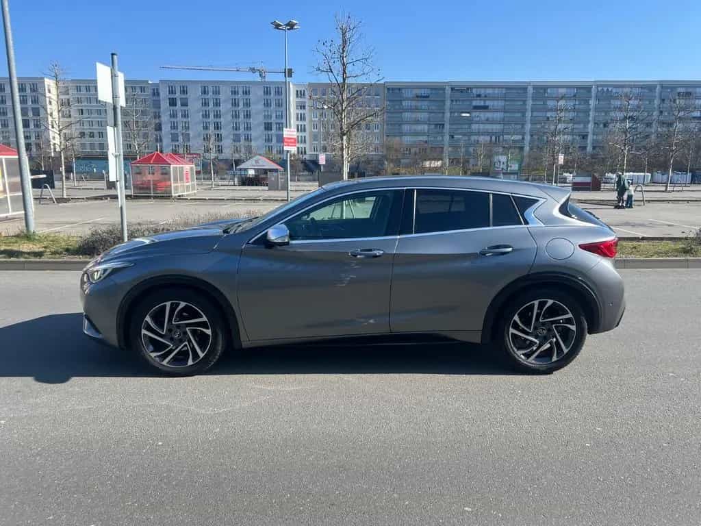 Infiniti Q30 1.5d FWD City Black Edition 06/2016-photo-4
