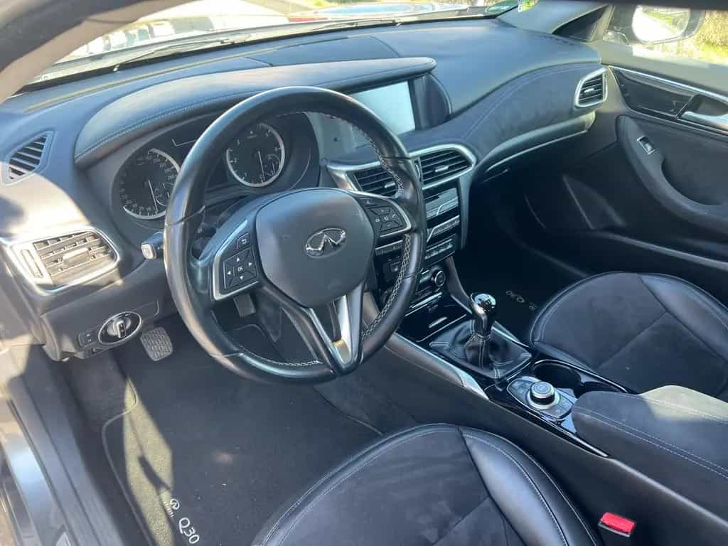 Infiniti Q30 1.5d FWD City Black Edition 06/2016-photo-8