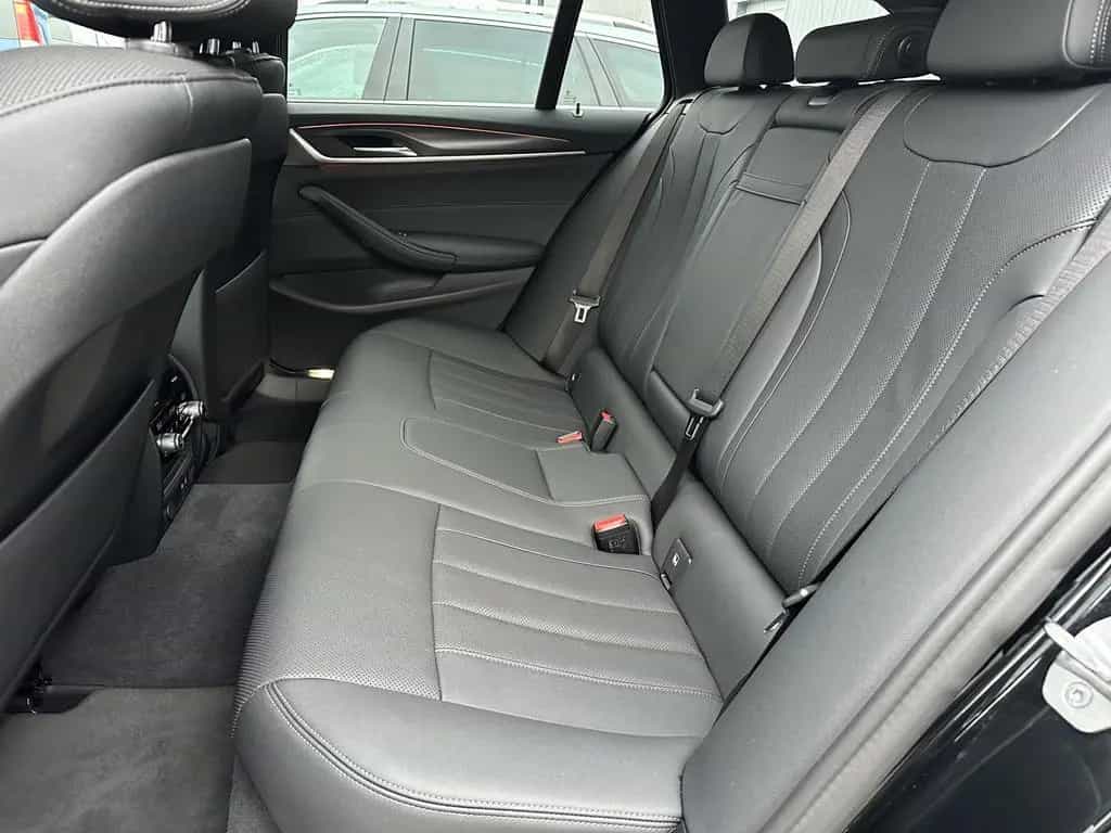 BMW 5 Series 520d Touring xDrive M-Sport NAV+LED+AHK+KAM+ACC 12/2023-photo-9