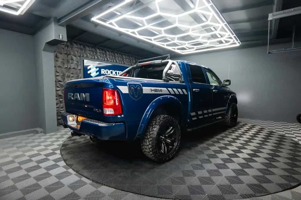 Dodge RAM 5.7 V8 HEMI 4x4 OFFROAD Night-Paket *LED*AHK 10/2019-photo-17