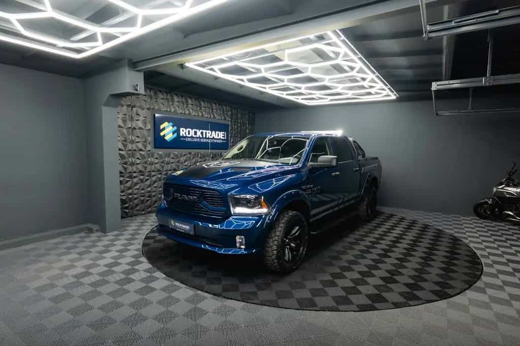 Dodge RAM 5.7 V8 HEMI 4x4 OFFROAD Night-Paket *LED*AHK 10/2019-photo-2