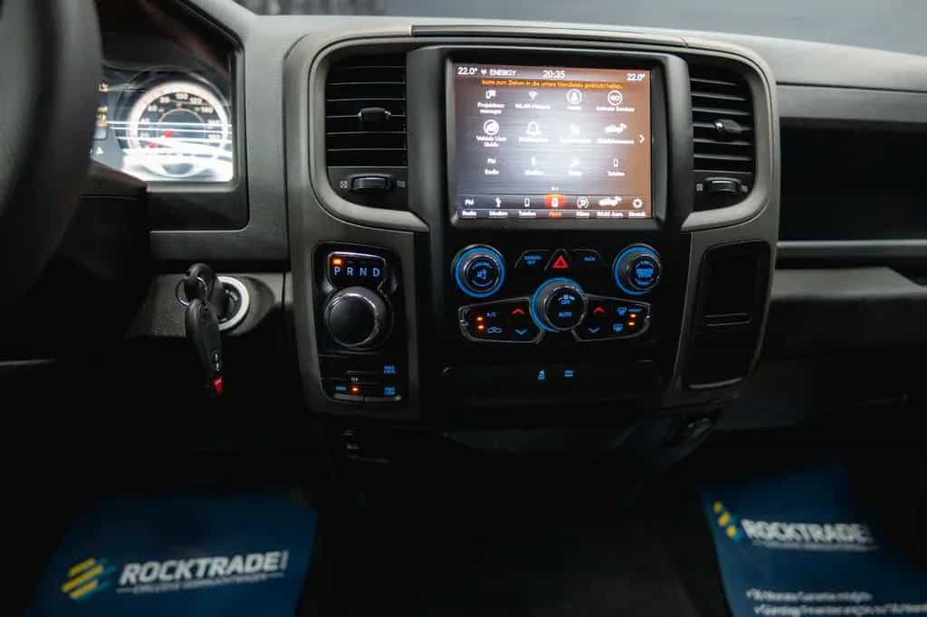 Dodge RAM 5.7 V8 HEMI 4x4 OFFROAD Night-Paket *LED*AHK 10/2019-photo-28