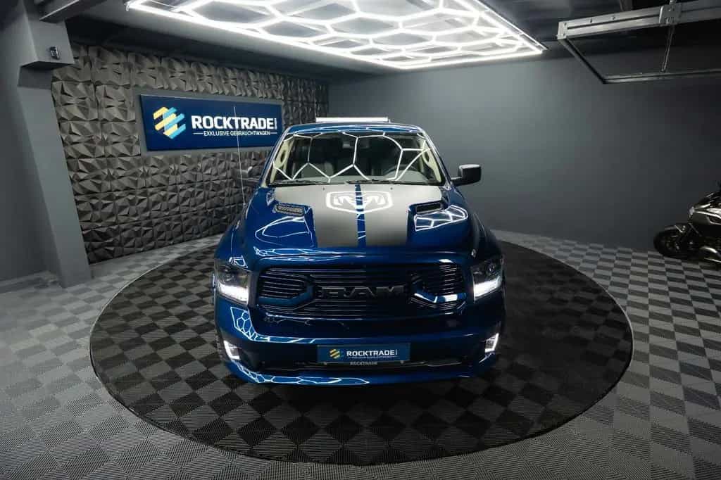 Dodge RAM 5.7 V8 HEMI 4x4 OFFROAD Night-Paket *LED*AHK 10/2019-photo-3