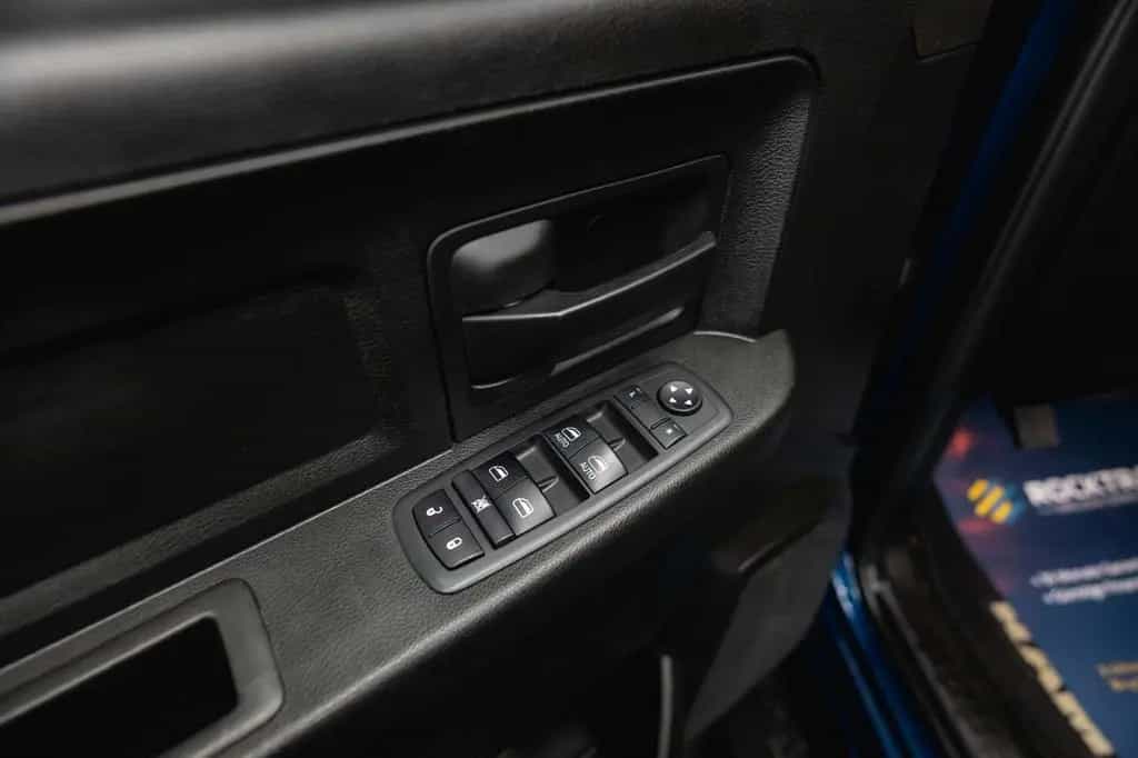 Dodge RAM 5.7 V8 HEMI 4x4 OFFROAD Night-Paket *LED*AHK 10/2019-photo-33