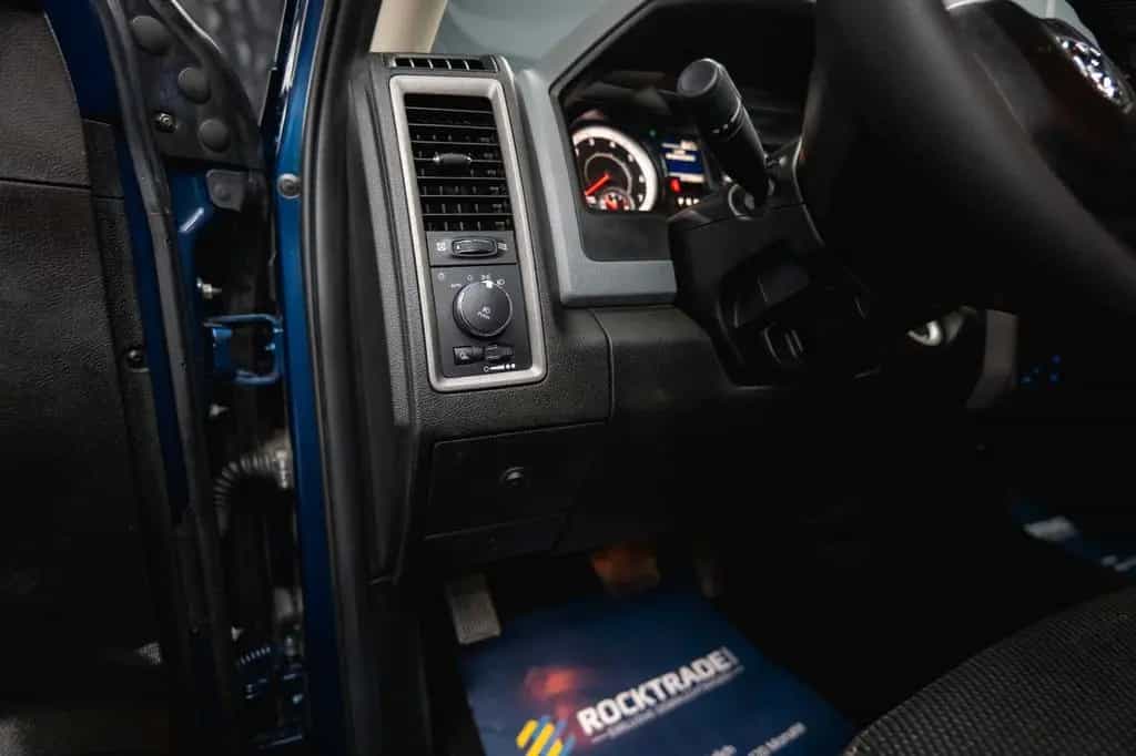 Dodge RAM 5.7 V8 HEMI 4x4 OFFROAD Night-Paket *LED*AHK 10/2019-photo-35