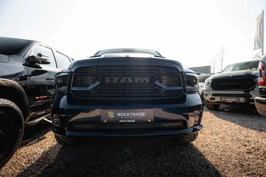 Dodge RAM 5.7 V8 HEMI 4x4 OFFROAD Night-Paket *LED*AHK 10/2019-photo-46