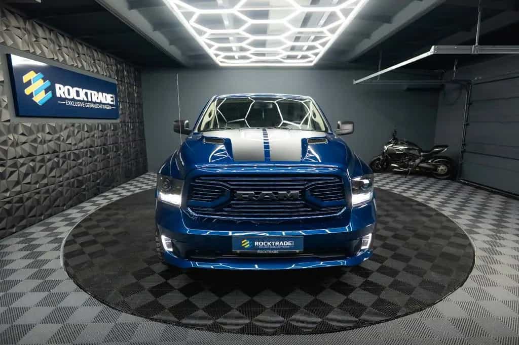Dodge RAM 5.7 V8 HEMI 4x4 OFFROAD Night-Paket *LED*AHK 10/2019-photo-5