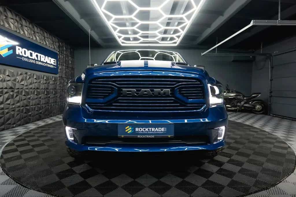 Dodge RAM 5.7 V8 HEMI 4x4 OFFROAD Night-Paket *LED*AHK 10/2019-photo-6