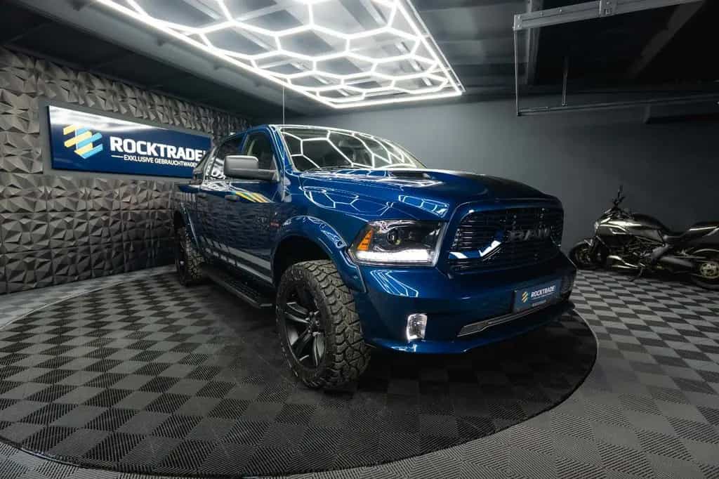 Dodge RAM 5.7 V8 HEMI 4x4 OFFROAD Night-Paket *LED*AHK 10/2019-photo-9