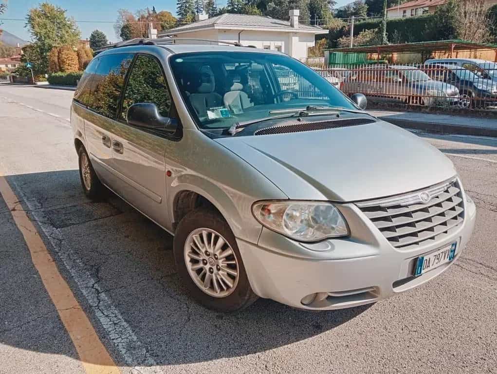 Chrysler Voyager 2.8 CRD cat LX Leather Auto 08/2006-photo-2