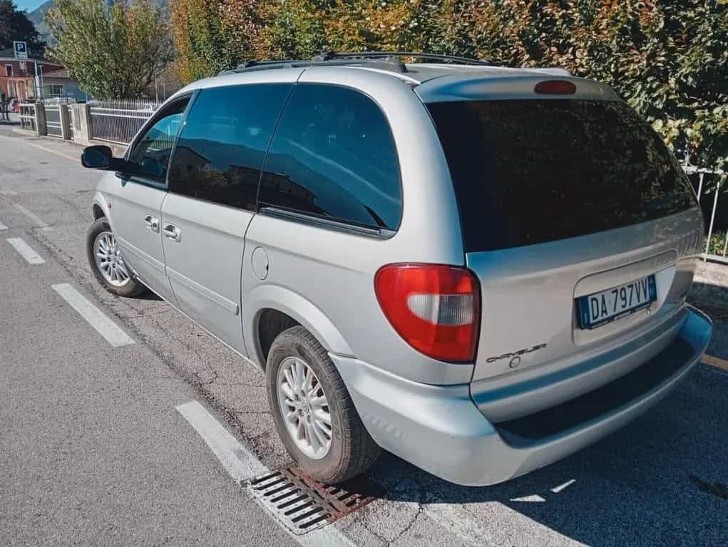 Chrysler Voyager 2.8 CRD cat LX Leather Auto 08/2006-photo-3
