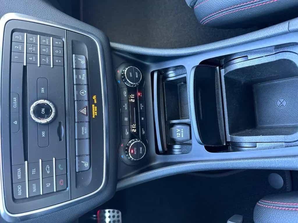 Mercedes-Benz GLA 200 7G-DCT AMG Line 05/2017-photo-18