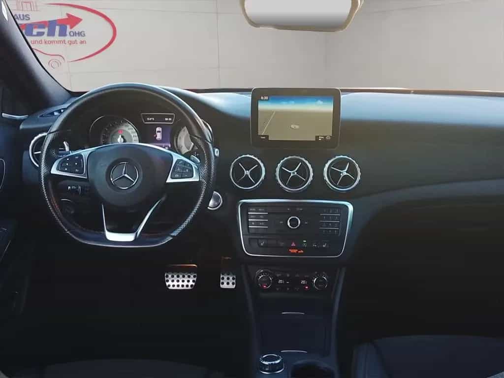 Mercedes-Benz GLA 200 7G-DCT AMG Line 05/2017-photo-22