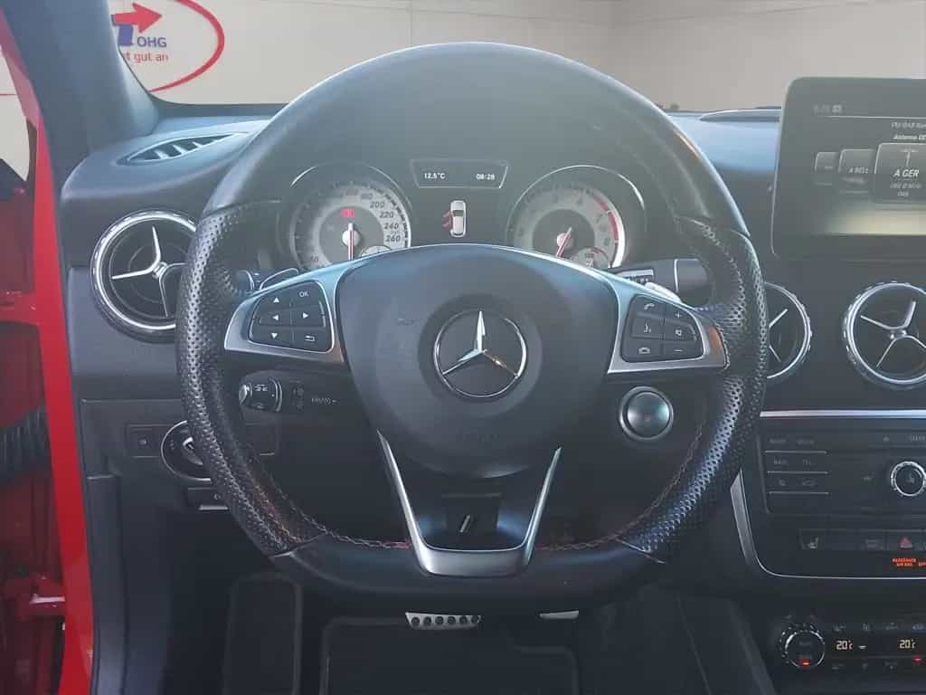 Mercedes-Benz GLA 200 7G-DCT AMG Line 05/2017-photo-23