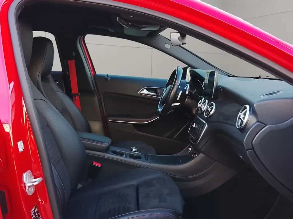 Mercedes-Benz GLA 200 7G-DCT AMG Line 05/2017-photo-25