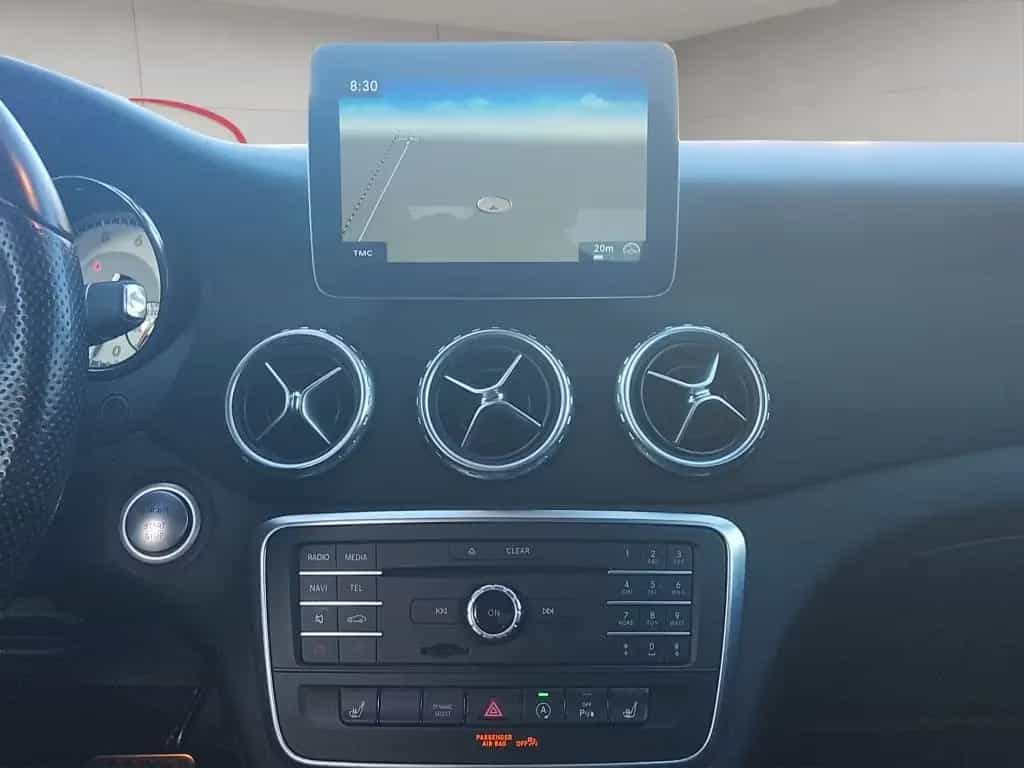 Mercedes-Benz GLA 200 7G-DCT AMG Line 05/2017-photo-27