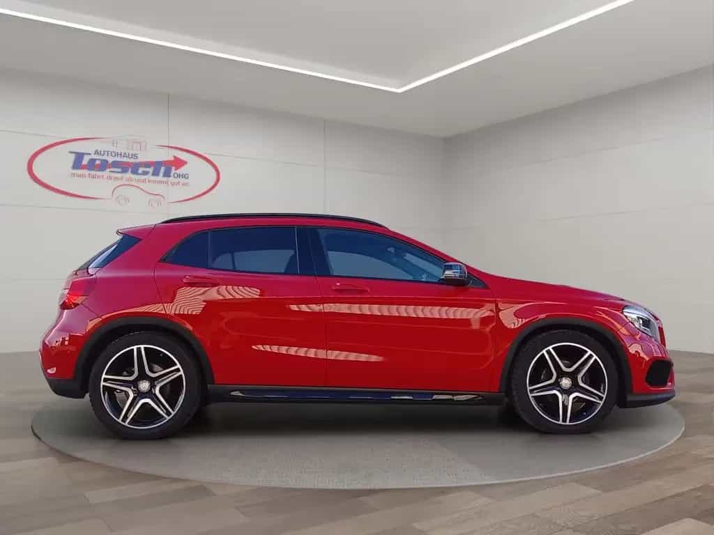 Mercedes-Benz GLA 200 7G-DCT AMG Line 05/2017-photo-3