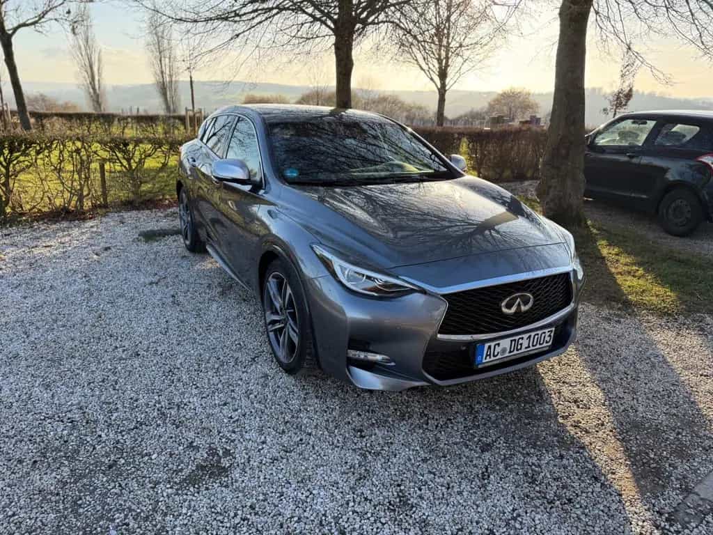 Infiniti Q30S 2.0t AWD | 211 PS | Sport | Vollausstattung 09/2016-photo-1