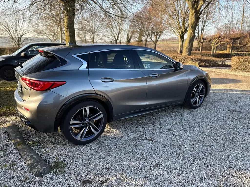 Infiniti Q30S 2.0t AWD | 211 PS | Sport | Vollausstattung 09/2016-photo-2