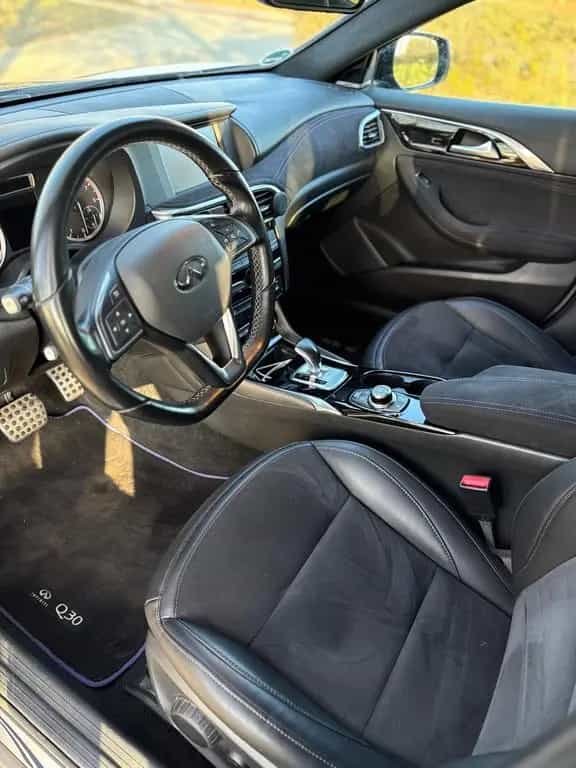 Infiniti Q30S 2.0t AWD | 211 PS | Sport | Vollausstattung 09/2016-photo-4