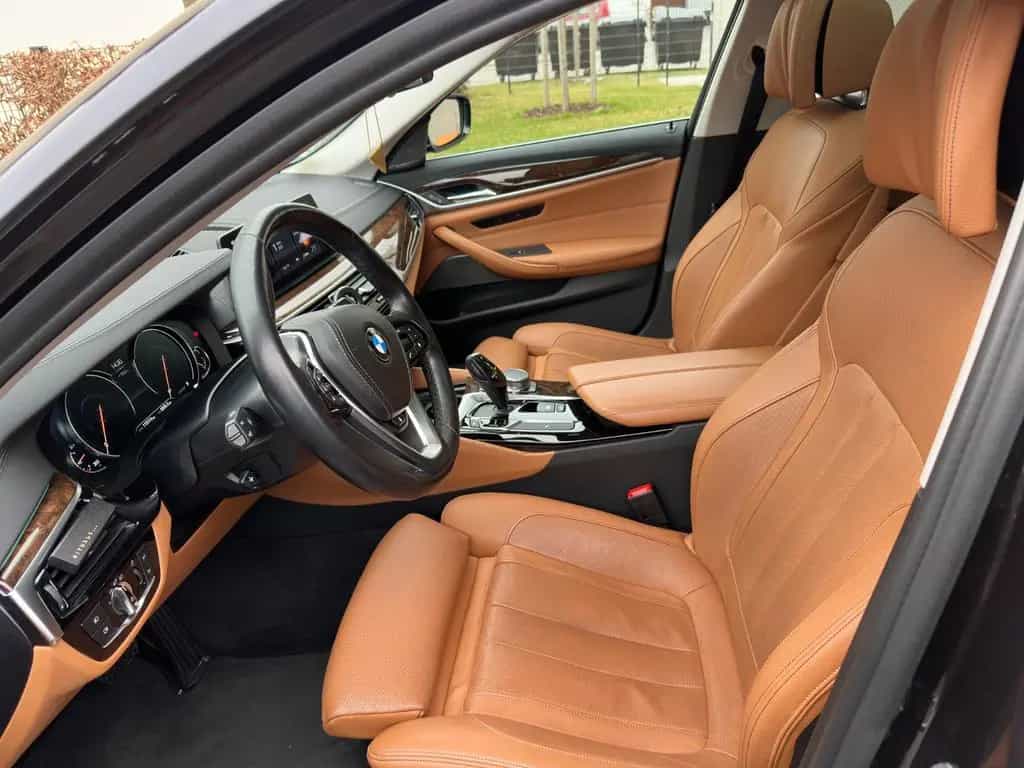 BMW 5 Series 540i xDrive Touring 11/2017-photo-12