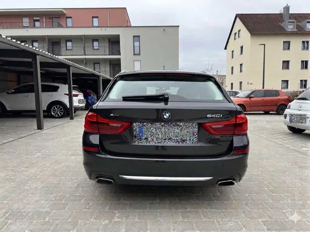 BMW 5 Series 540i xDrive Touring 11/2017-photo-4