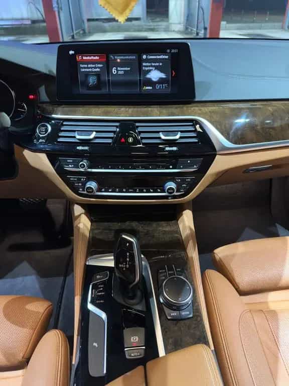BMW 5 Series 540i xDrive Touring 11/2017-photo-7