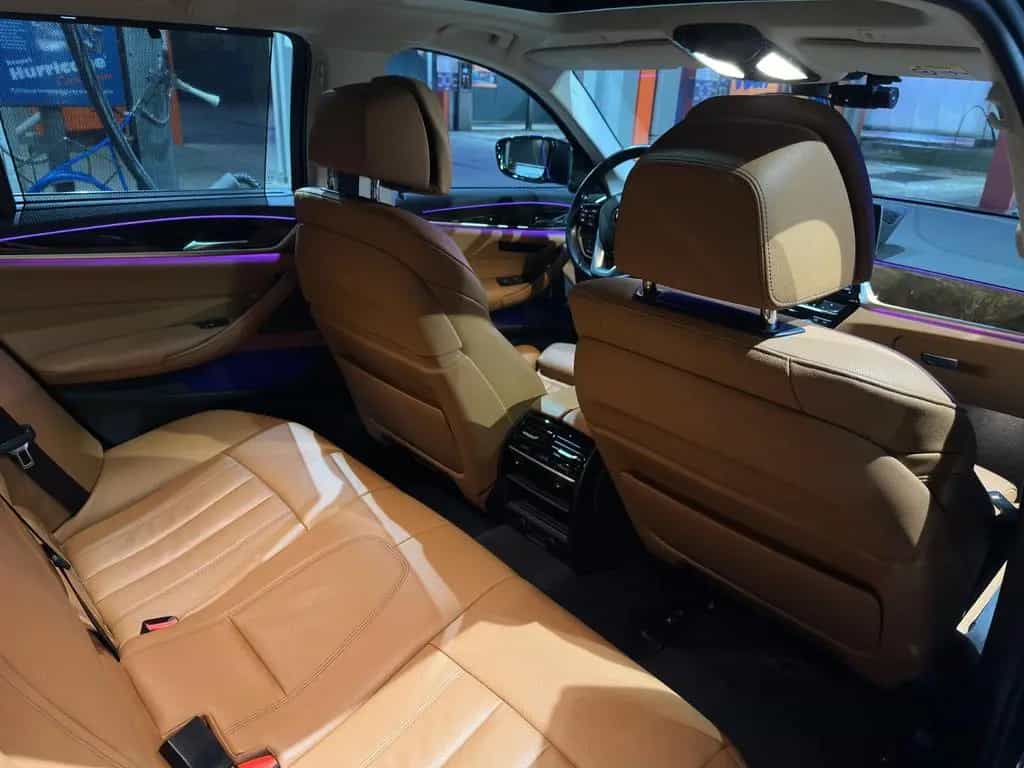 BMW 5 Series 540i xDrive Touring 11/2017-photo-8