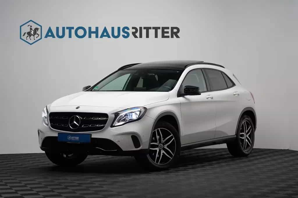 Mercedes-Benz GLA 200 AMG LED PANO PDC AHK NAVI Keyless 10/2018-photo-0