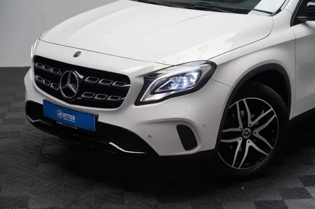 Mercedes-Benz GLA 200 AMG LED PANO PDC AHK NAVI Keyless 10/2018-photo-10
