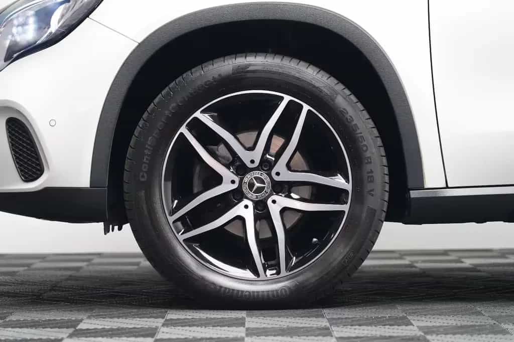 Mercedes-Benz GLA 200 AMG LED PANO PDC AHK NAVI Keyless 10/2018-photo-11