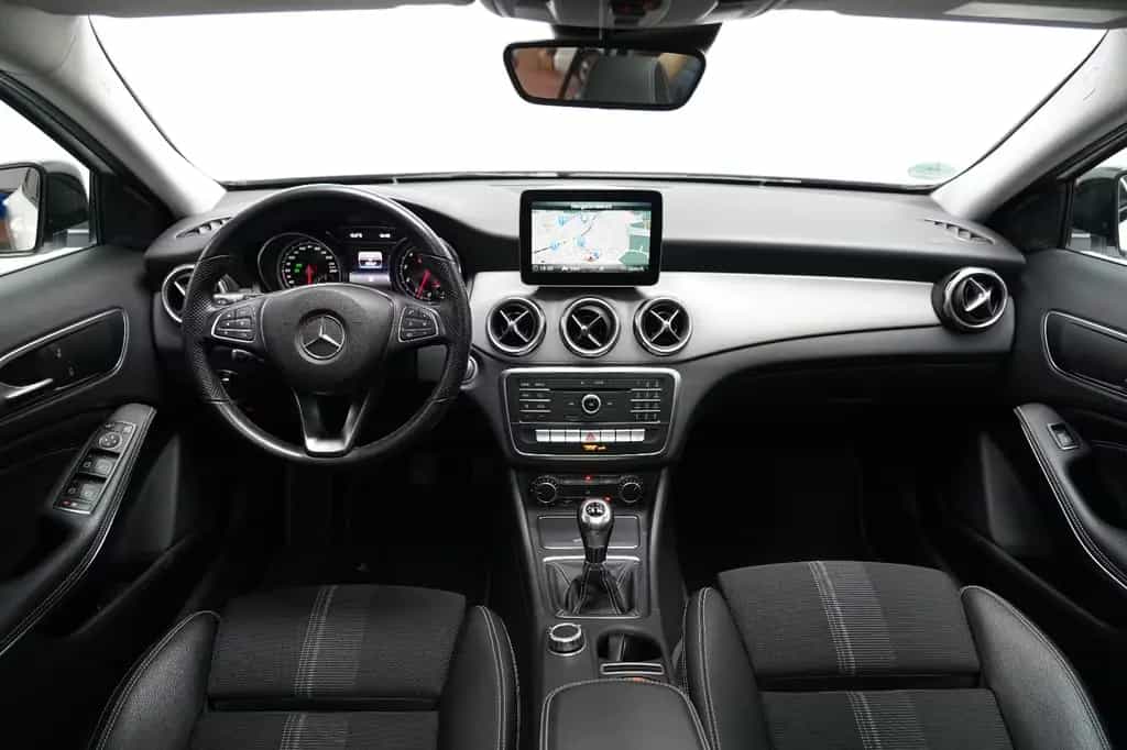 Mercedes-Benz GLA 200 AMG LED PANO PDC AHK NAVI Keyless 10/2018-photo-18