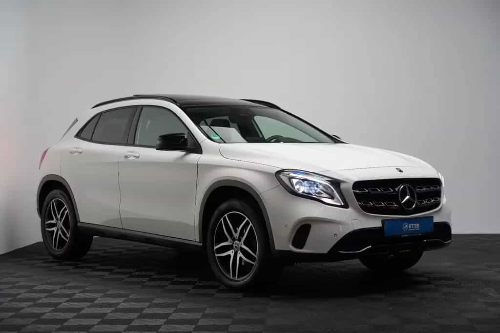Mercedes-Benz GLA 200 AMG LED PANO PDC AHK NAVI Keyless 10/2018-photo-2