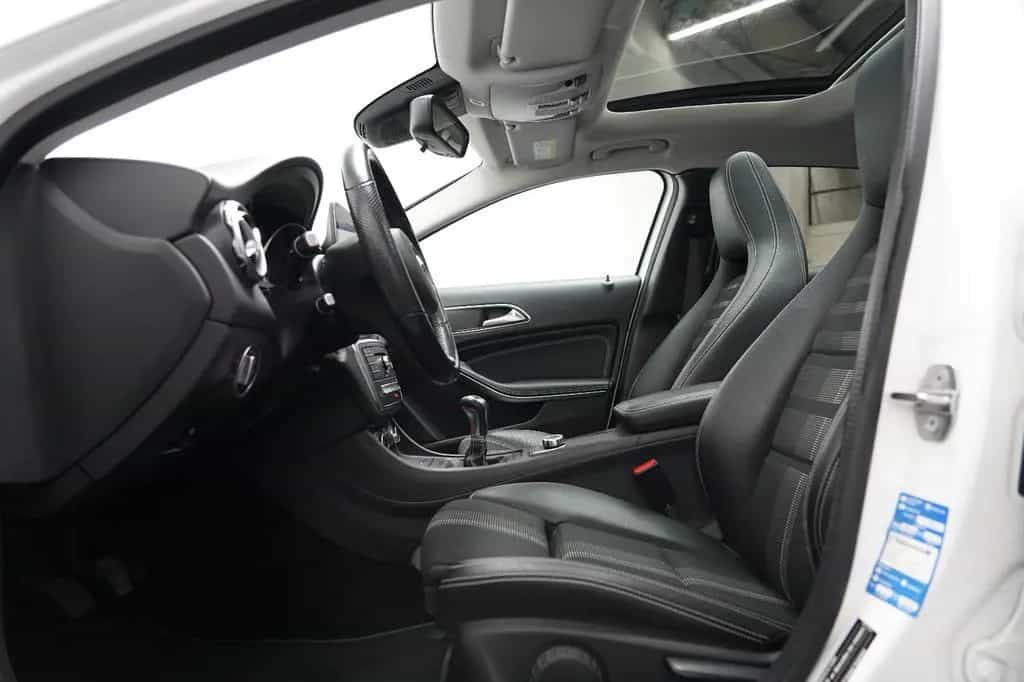 Mercedes-Benz GLA 200 AMG LED PANO PDC AHK NAVI Keyless 10/2018-photo-20