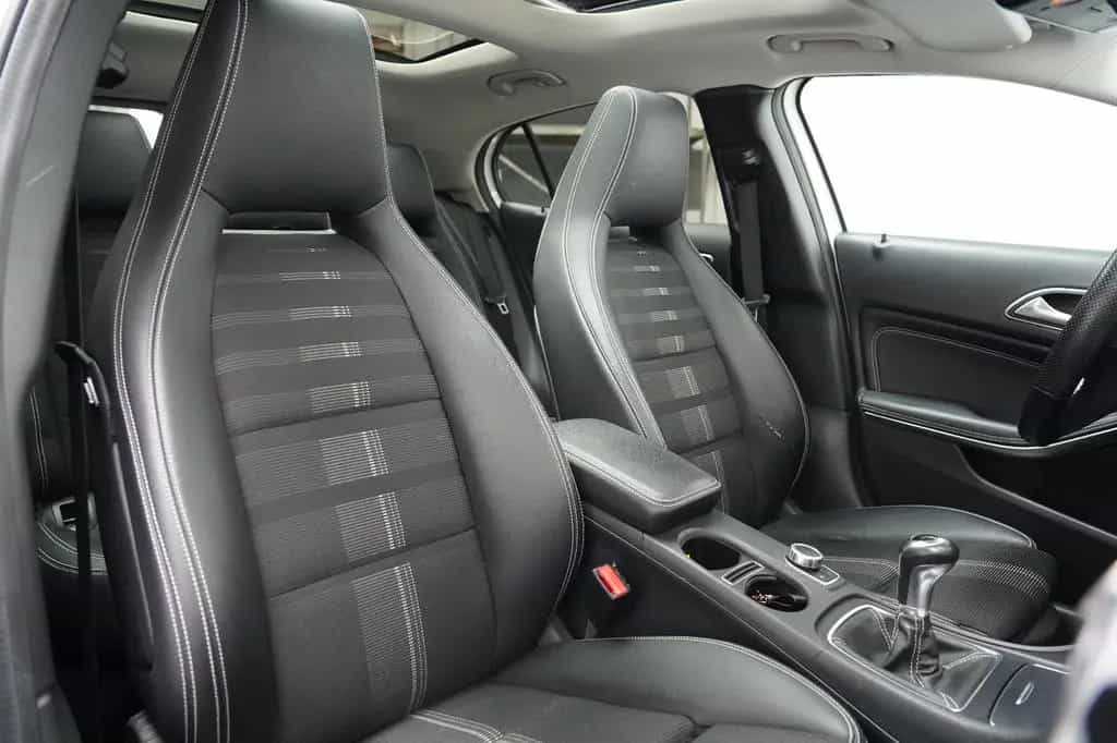 Mercedes-Benz GLA 200 AMG LED PANO PDC AHK NAVI Keyless 10/2018-photo-22