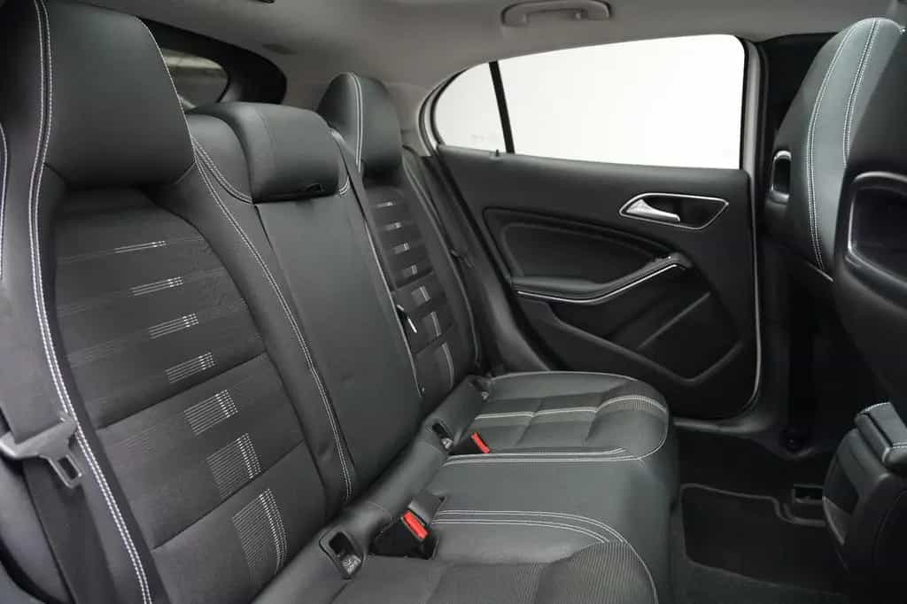 Mercedes-Benz GLA 200 AMG LED PANO PDC AHK NAVI Keyless 10/2018-photo-23