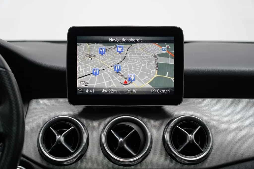 Mercedes-Benz GLA 200 AMG LED PANO PDC AHK NAVI Keyless 10/2018-photo-30