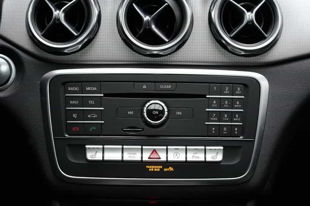 Mercedes-Benz GLA 200 AMG LED PANO PDC AHK NAVI Keyless 10/2018-photo-31