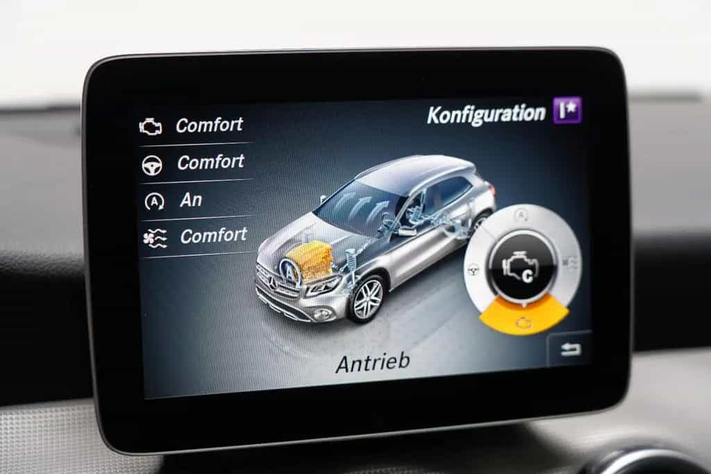 Mercedes-Benz GLA 200 AMG LED PANO PDC AHK NAVI Keyless 10/2018-photo-35