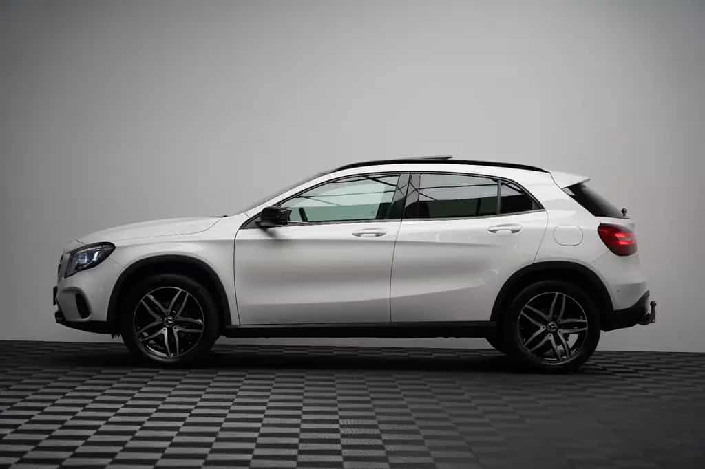 Mercedes-Benz GLA 200 AMG LED PANO PDC AHK NAVI Keyless 10/2018-photo-4