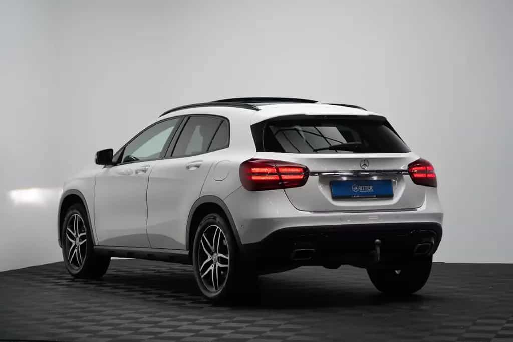 Mercedes-Benz GLA 200 AMG LED PANO PDC AHK NAVI Keyless 10/2018-photo-5