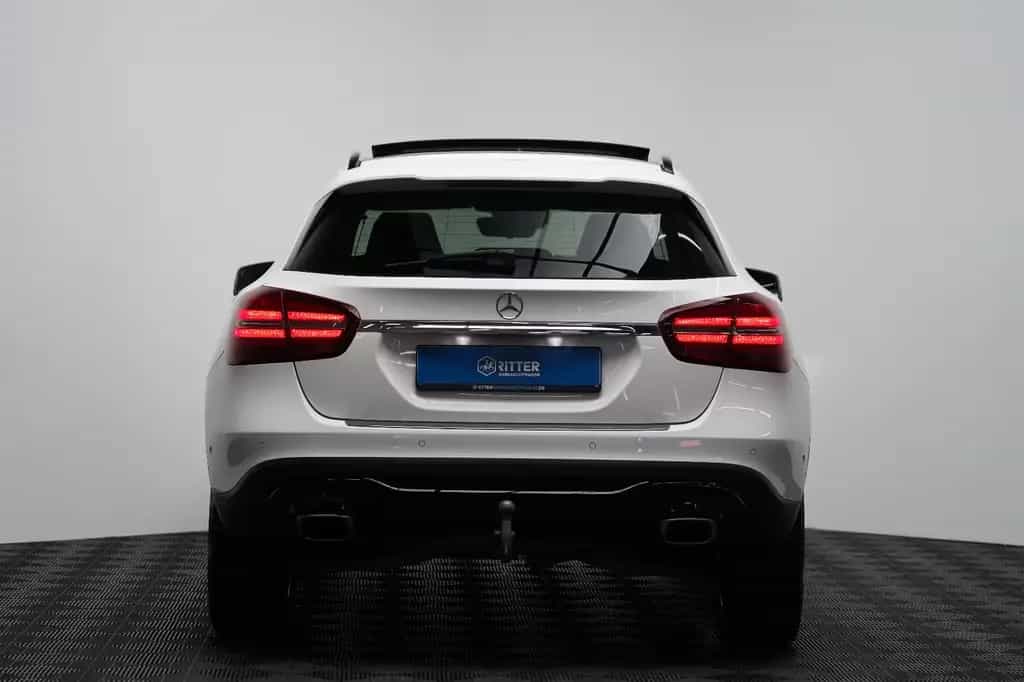 Mercedes-Benz GLA 200 AMG LED PANO PDC AHK NAVI Keyless 10/2018-photo-6