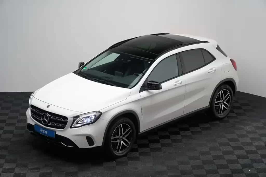 Mercedes-Benz GLA 200 AMG LED PANO PDC AHK NAVI Keyless 10/2018-photo-8