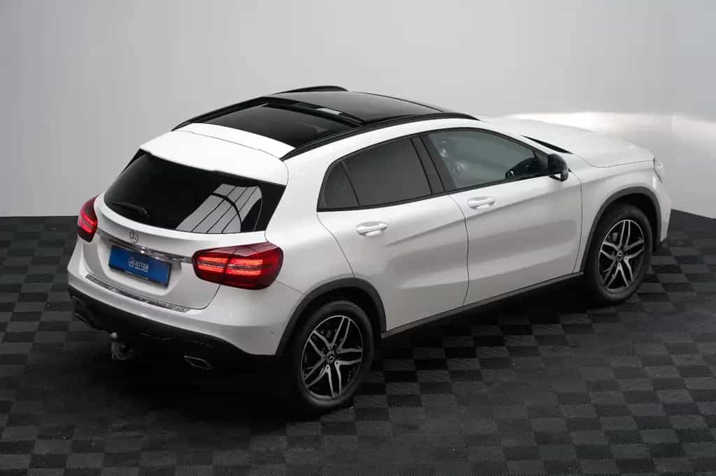 Mercedes-Benz GLA 200 AMG LED PANO PDC AHK NAVI Keyless 10/2018-photo-9