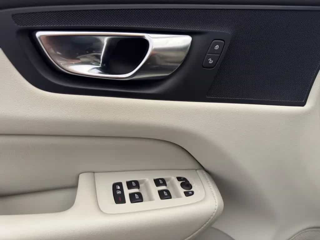 Volvo XC60 B4 Core/Leder/Navi/LED/Kam/el.HKL/hzb.LK 01/2023-photo-11