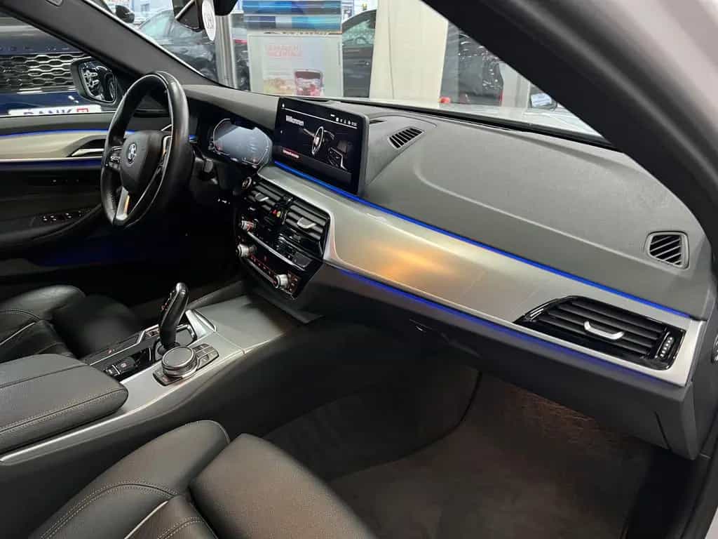 BMW 5 Series 520 d Touring AMB+AHK+DAP+HuD+Pano+HaKa+SH+MEM 02/2023-photo-17