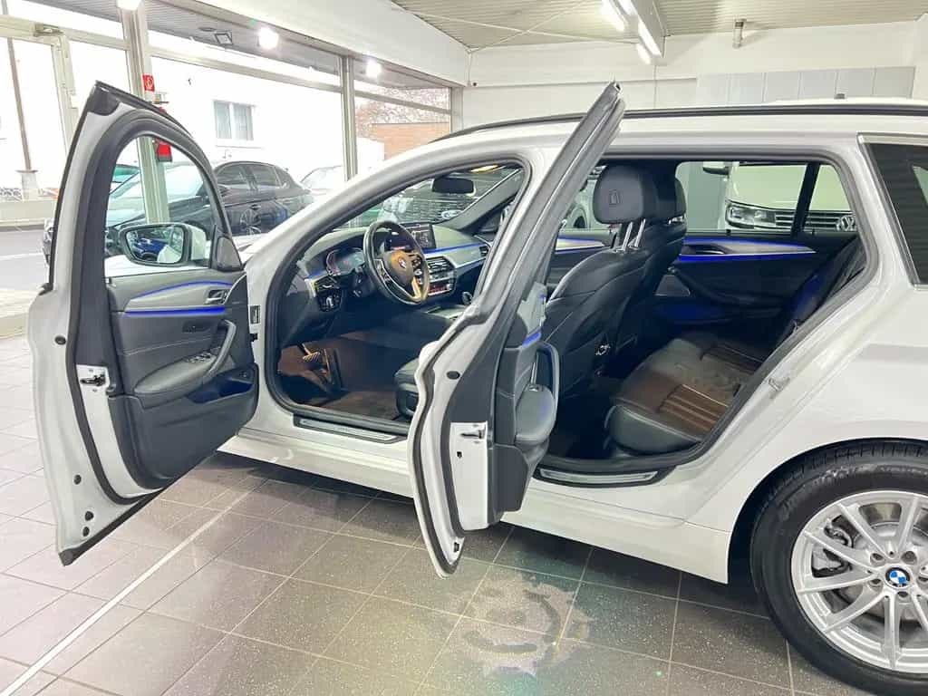 BMW 5 Series 520 d Touring AMB+AHK+DAP+HuD+Pano+HaKa+SH+MEM 02/2023-photo-26