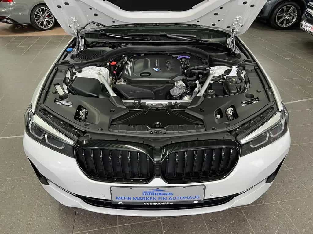 BMW 5 Series 520 d Touring AMB+AHK+DAP+HuD+Pano+HaKa+SH+MEM 02/2023-photo-3